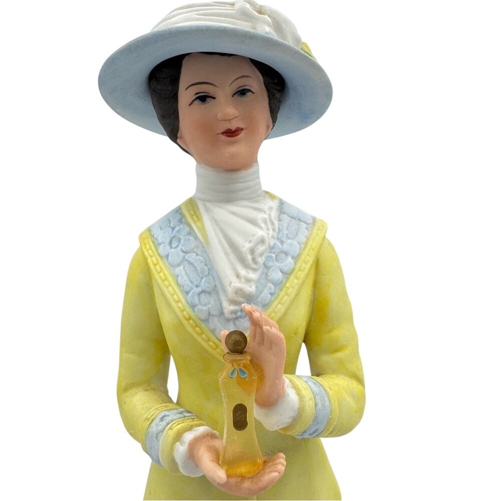 Vintage Avon 1980 Mrs.โ P.F.E. Albee President's Club Award Figurine